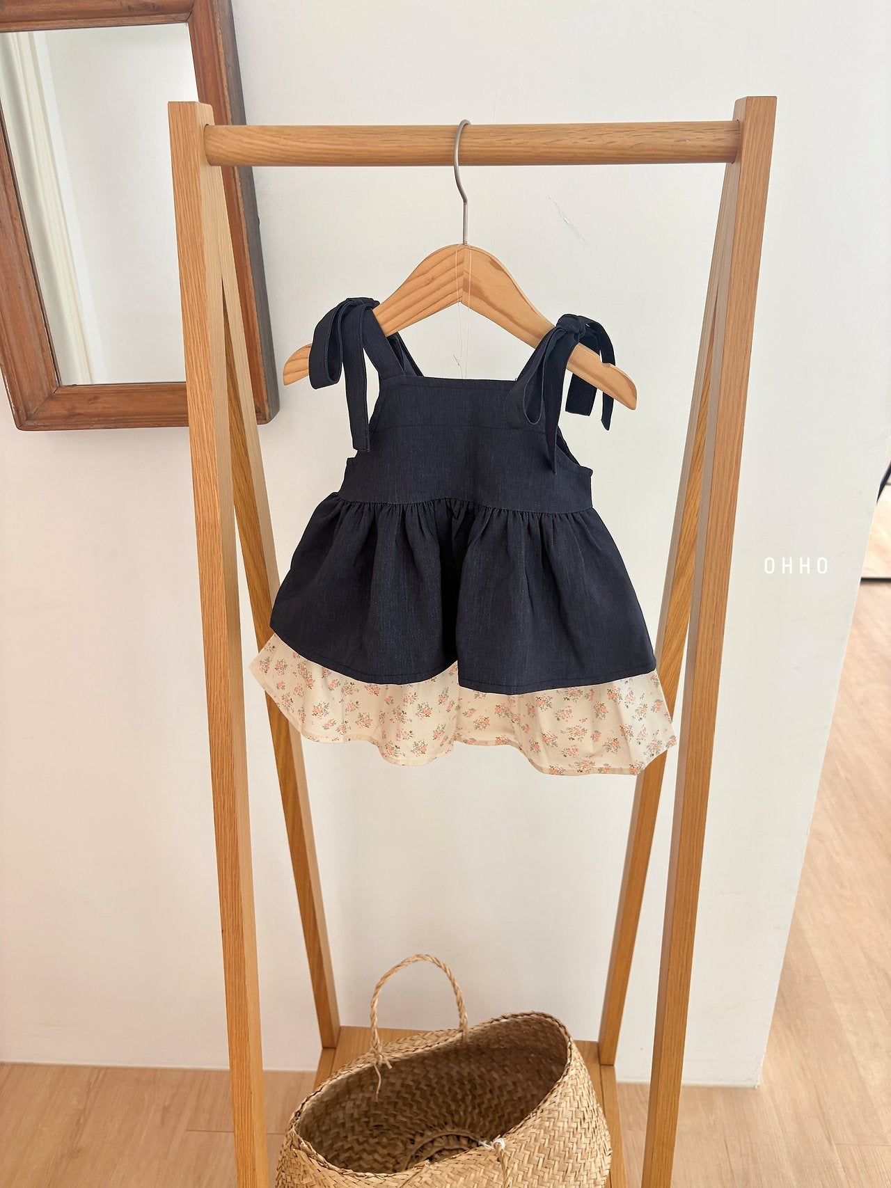 ［ohho］Soft denim ribbon blouse