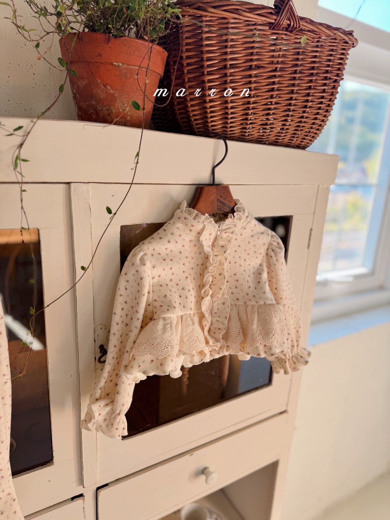 ［marron］Daily frill zip-up