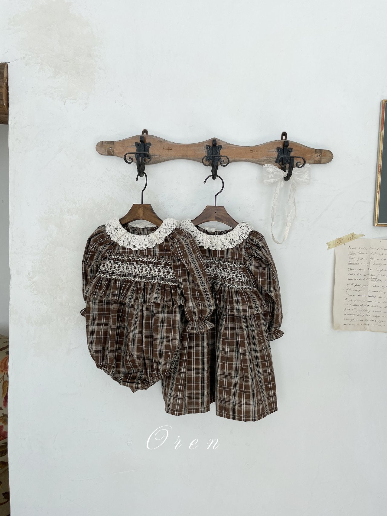 ［OREN］Chocolate check rompers