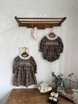 ［OREN］Chocolate check rompers