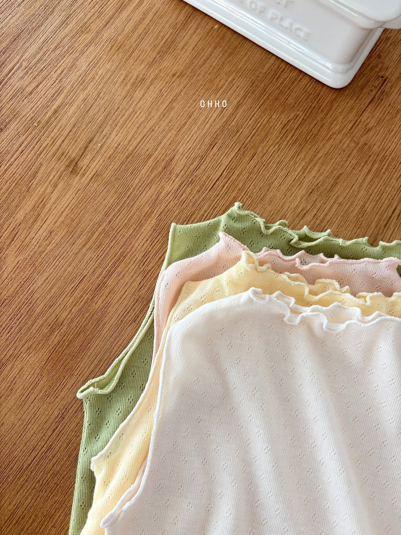 ［ohho］Eyelet mellow sleeveless tee