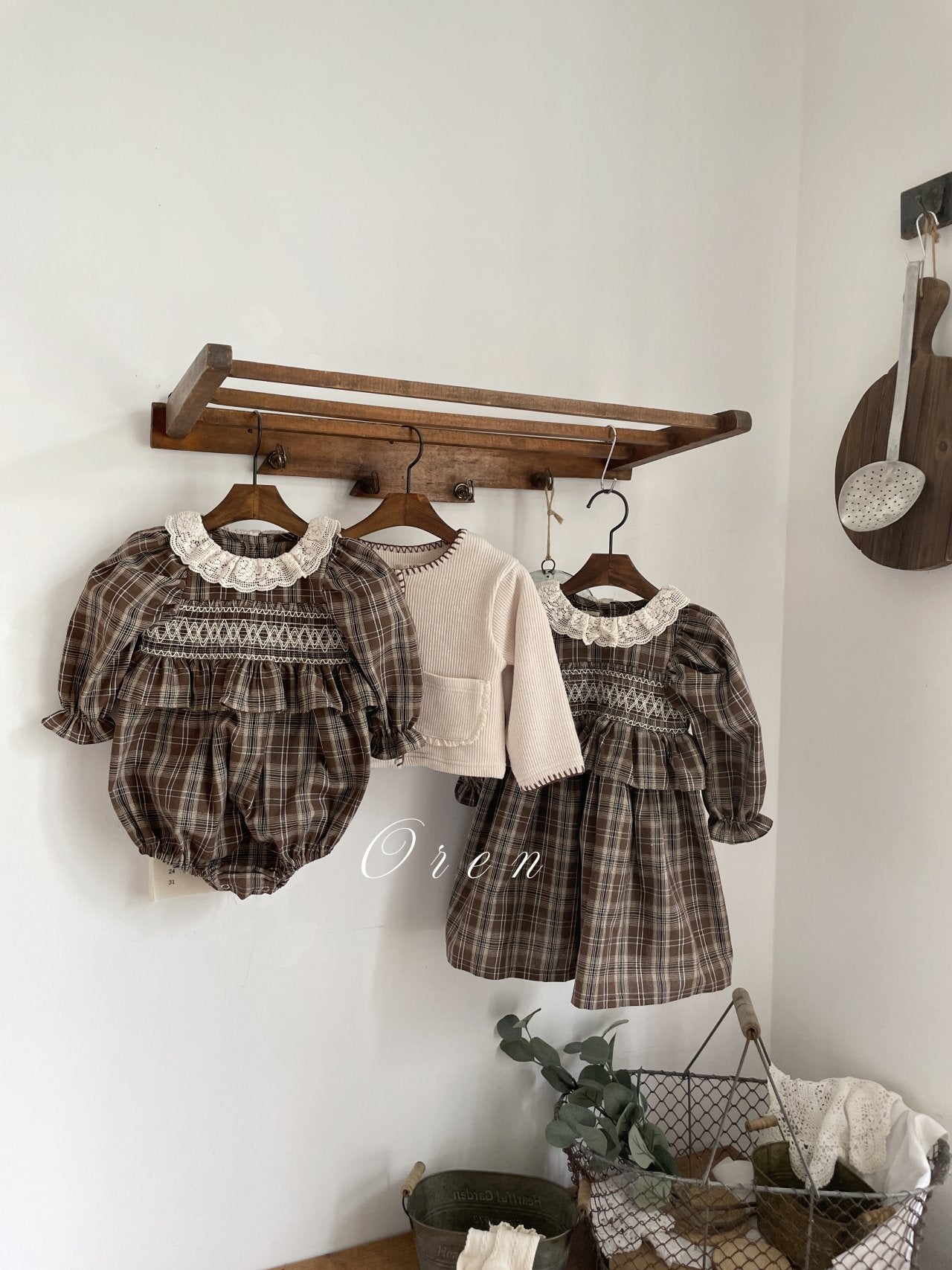 ［OREN］Chocolate check rompers