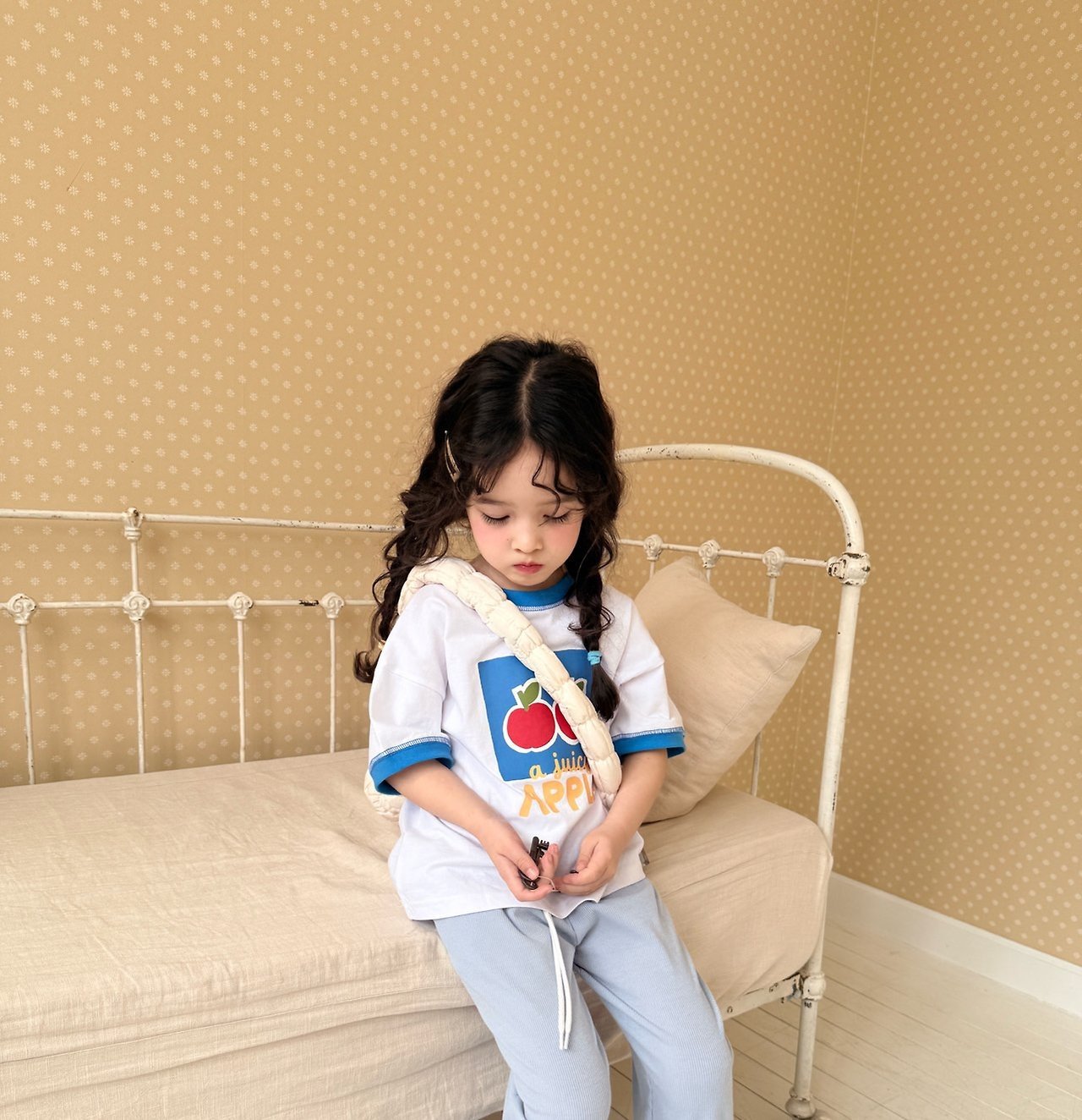 ［comma］Apple two tone tee