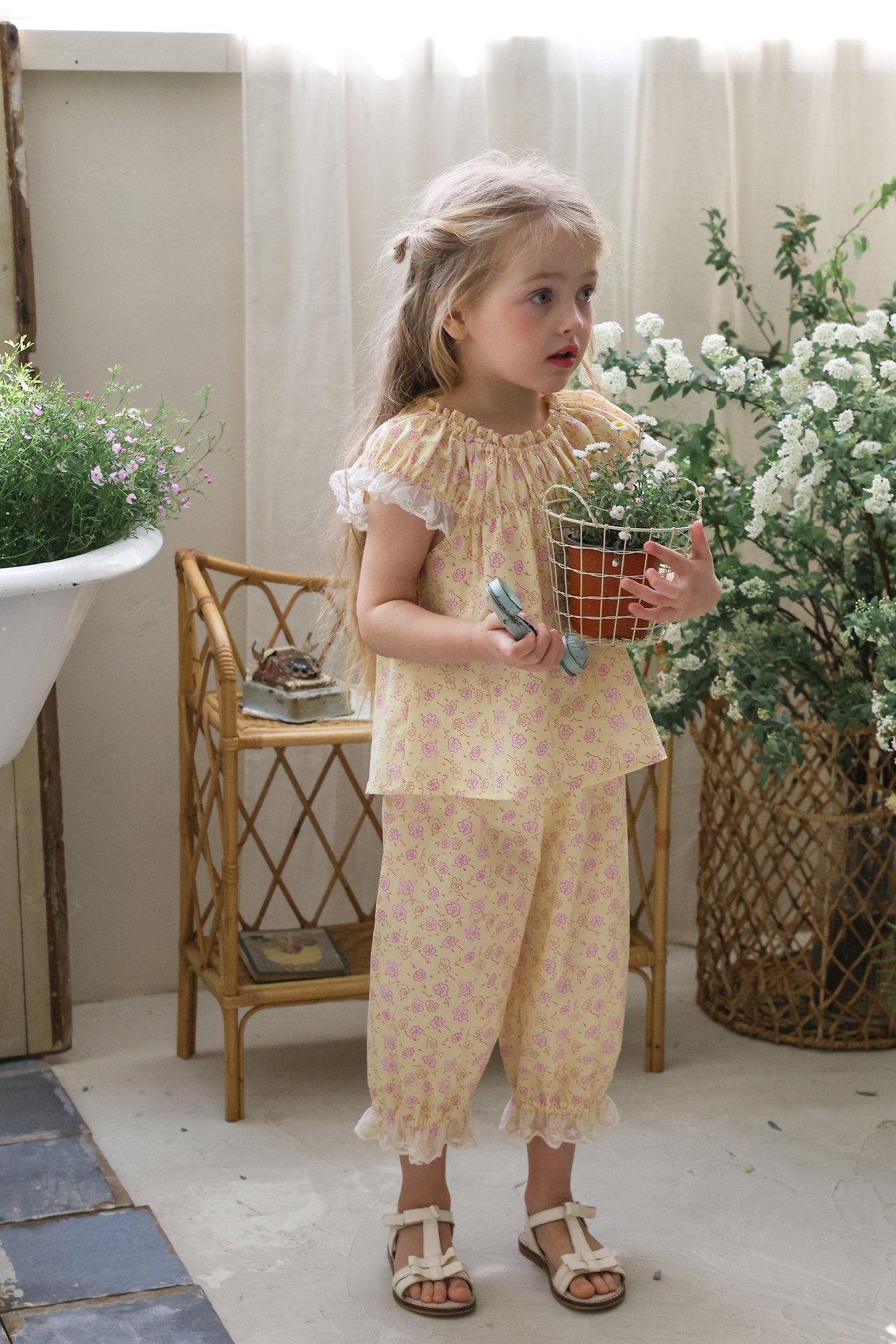 ［FLO］Lovely flower lace blouse