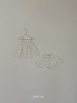 ［aladin］Embroidery sleeveless blouse