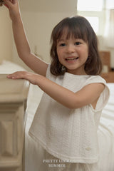 ［LINDO］Eyelet sleeveles tops