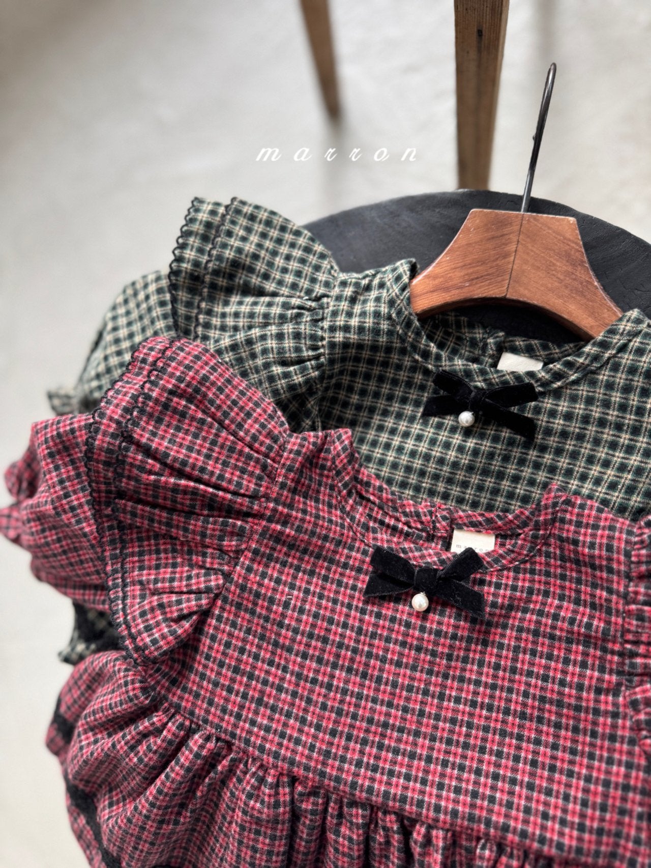 ［marron］Tree check ribbon rompers