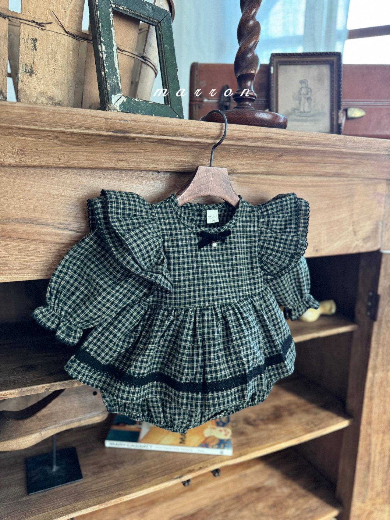 ［marron］Tree check ribbon rompers