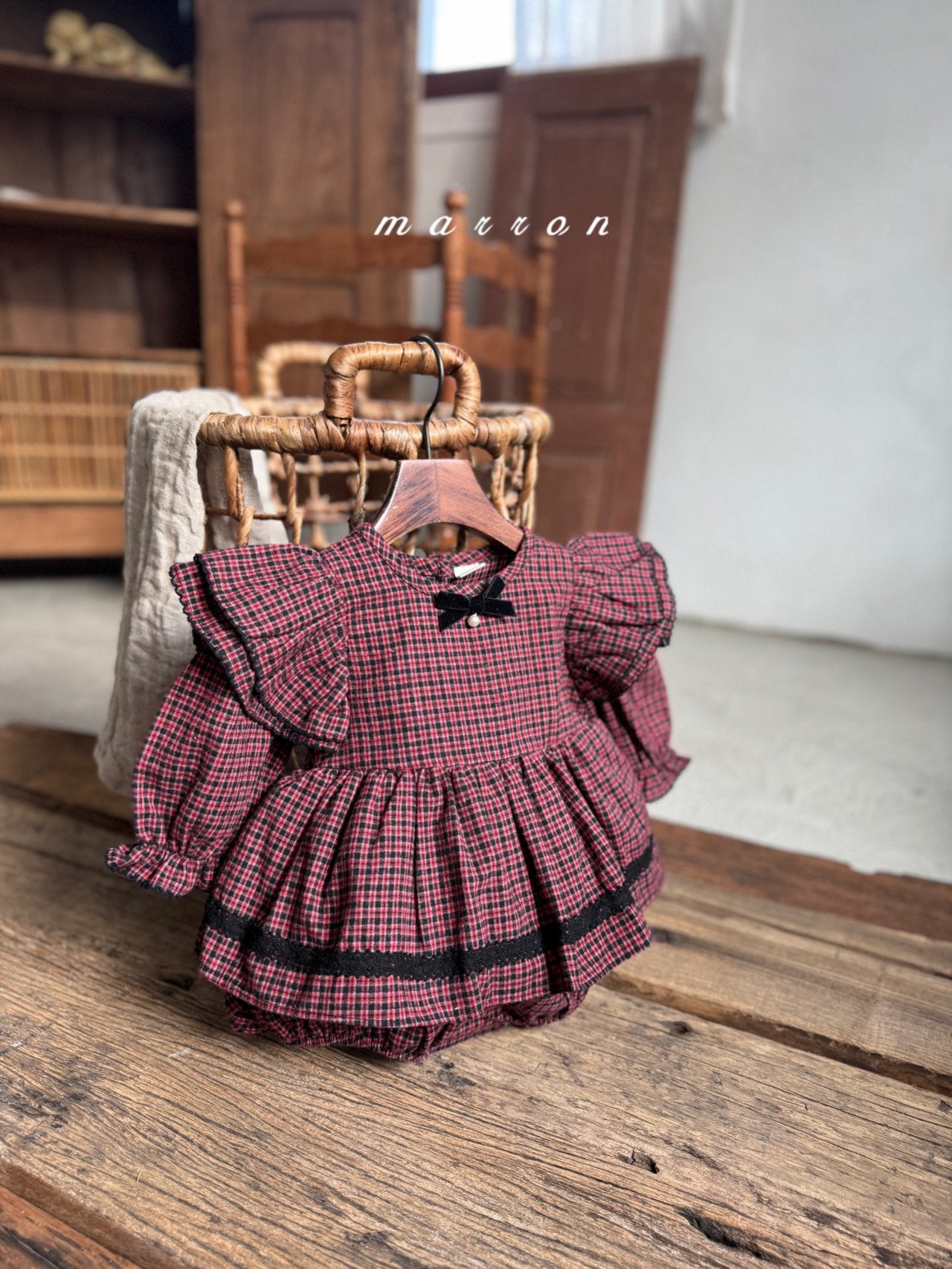 ［marron］Tree check ribbon rompers