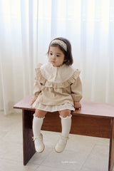 ［bebenine］Nine Frill Knee Socks