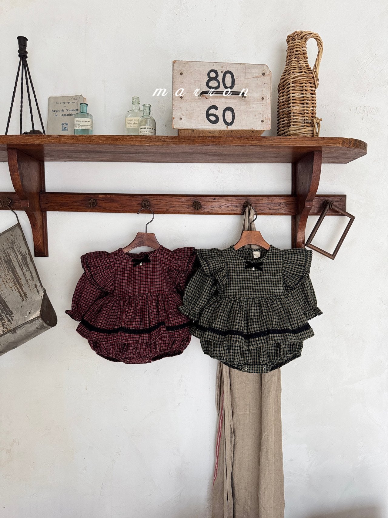 ［marron］Tree check ribbon rompers