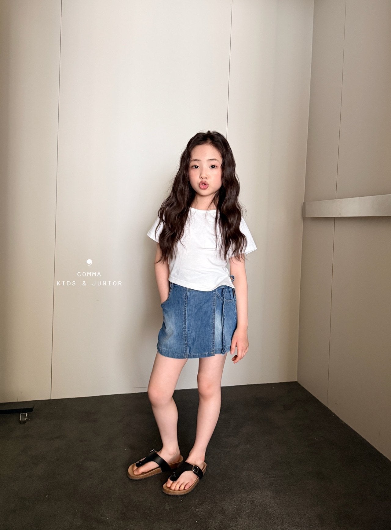 ［comma］Diagonal line tee