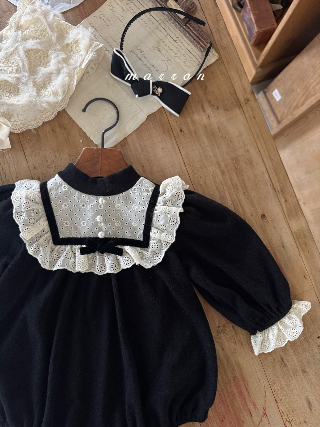 ［marron］Coco lace rompers