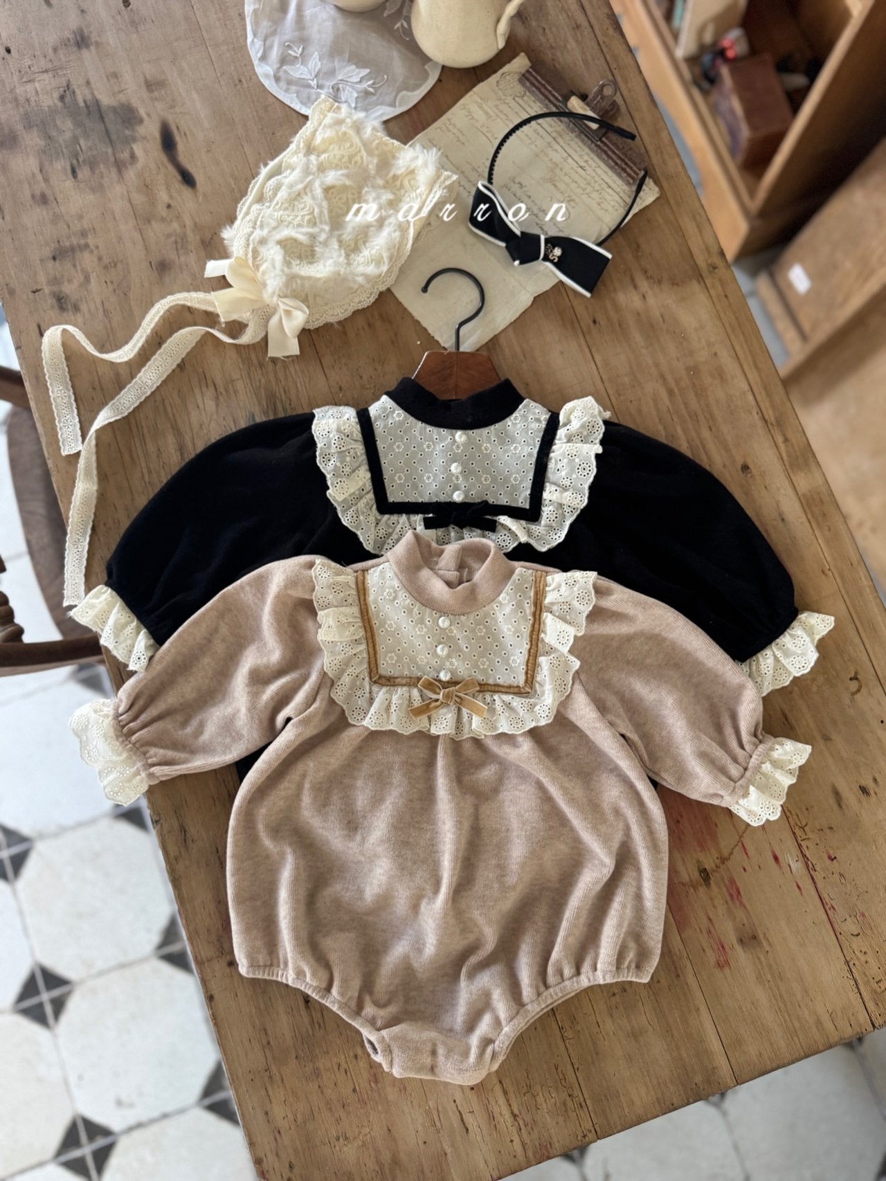 ［marron］Coco lace rompers