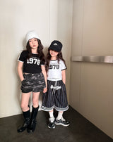 ［comma］1978 line tee