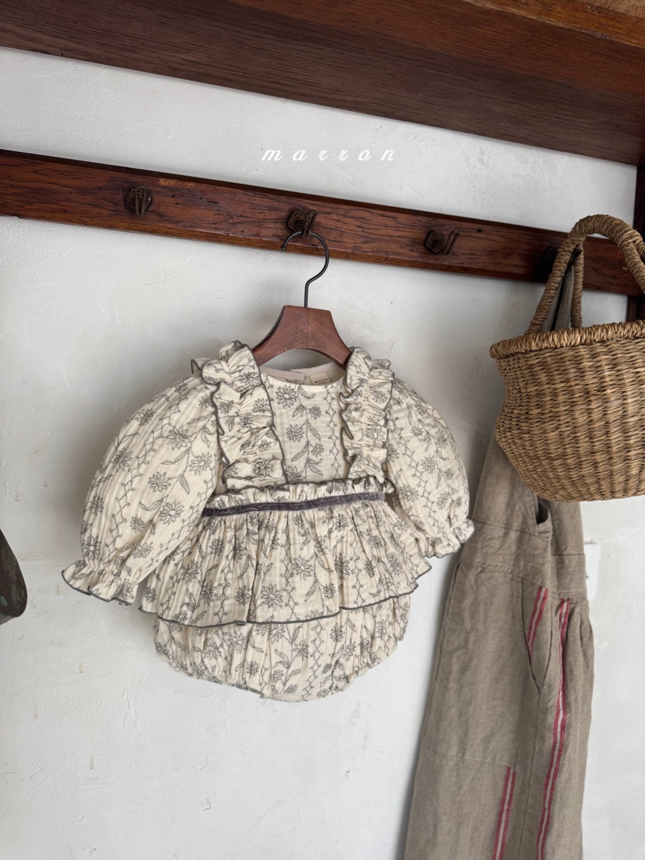 ［marron］Post flower rompers