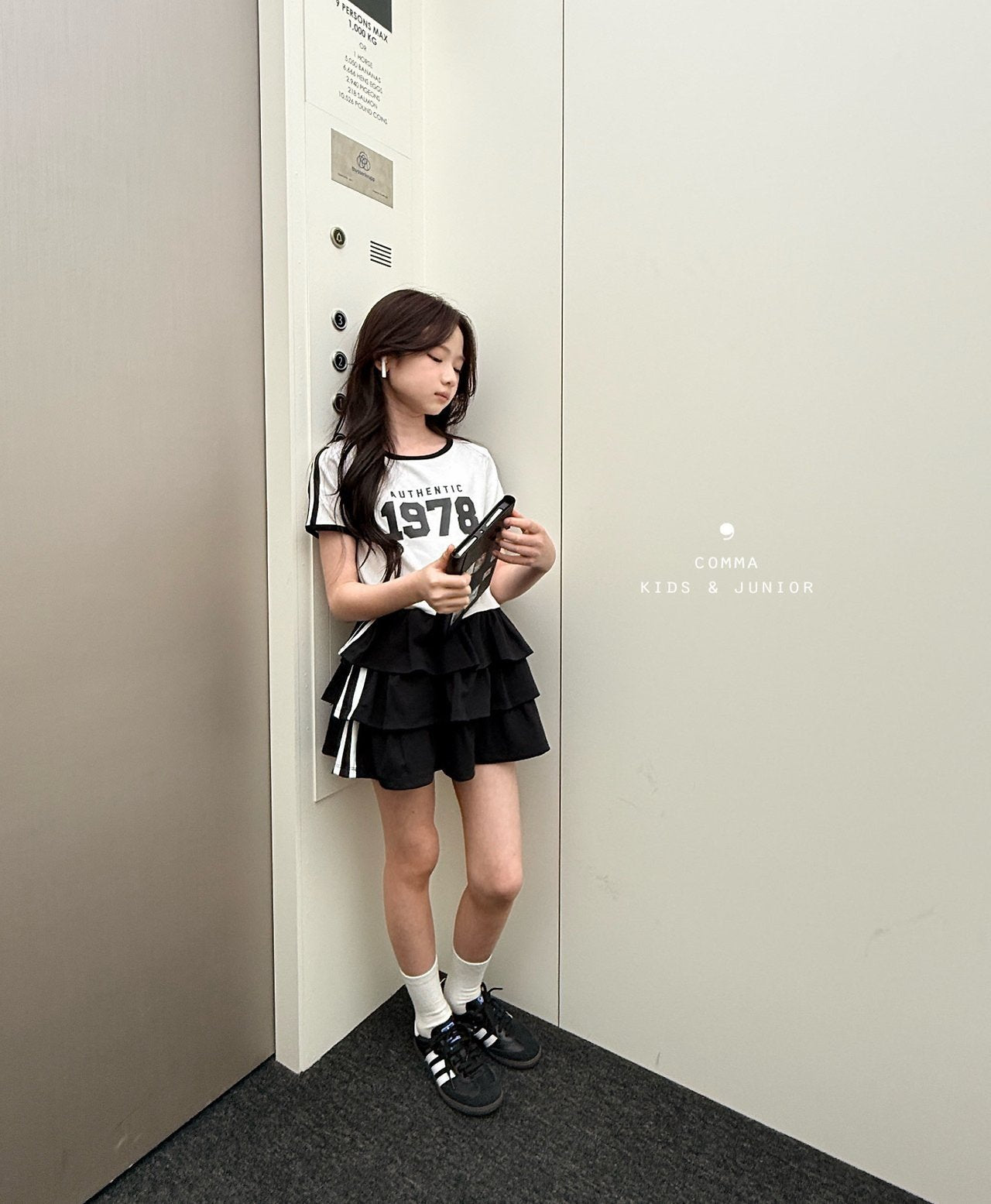 ［comma］1978 line tee