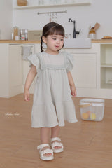 ［bebenine］Shiny lace frill one-piece
