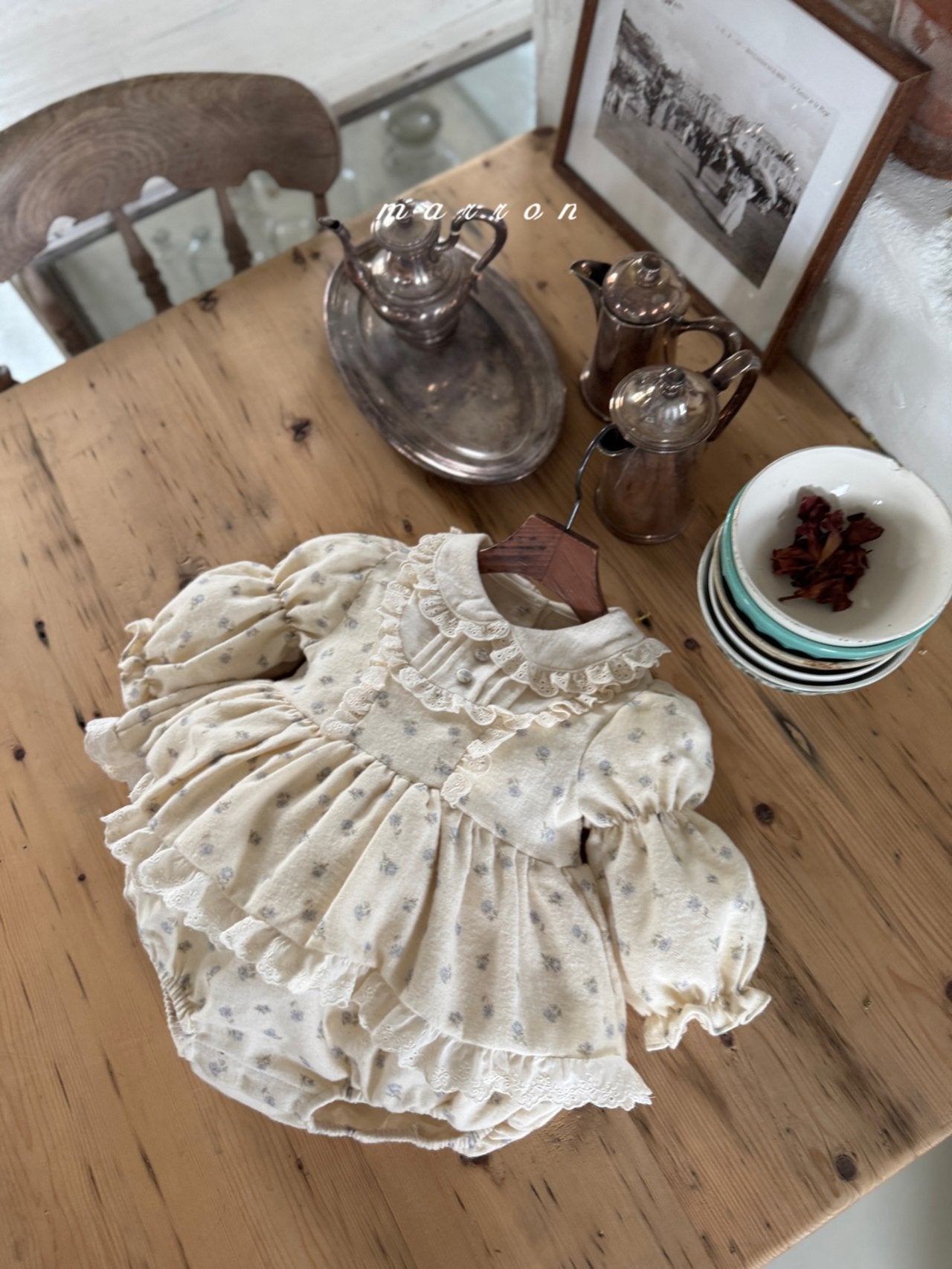 ［marron］Rose lace rompers