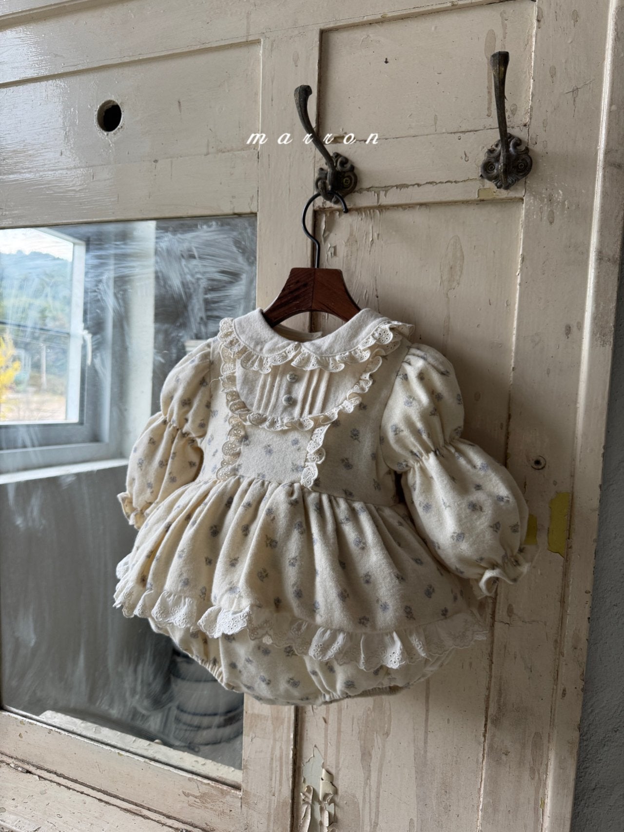 ［marron］Rose lace rompers