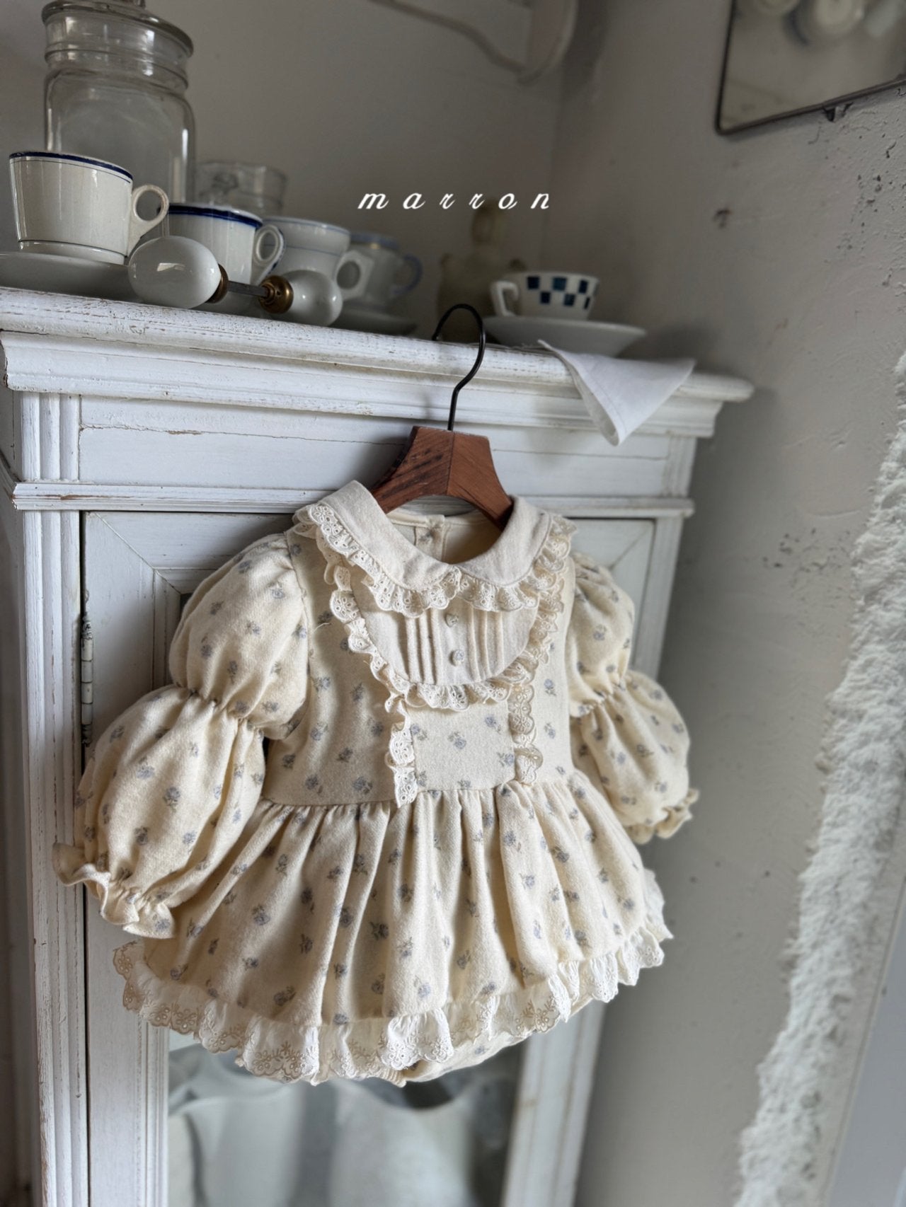 ［marron］Rose lace rompers