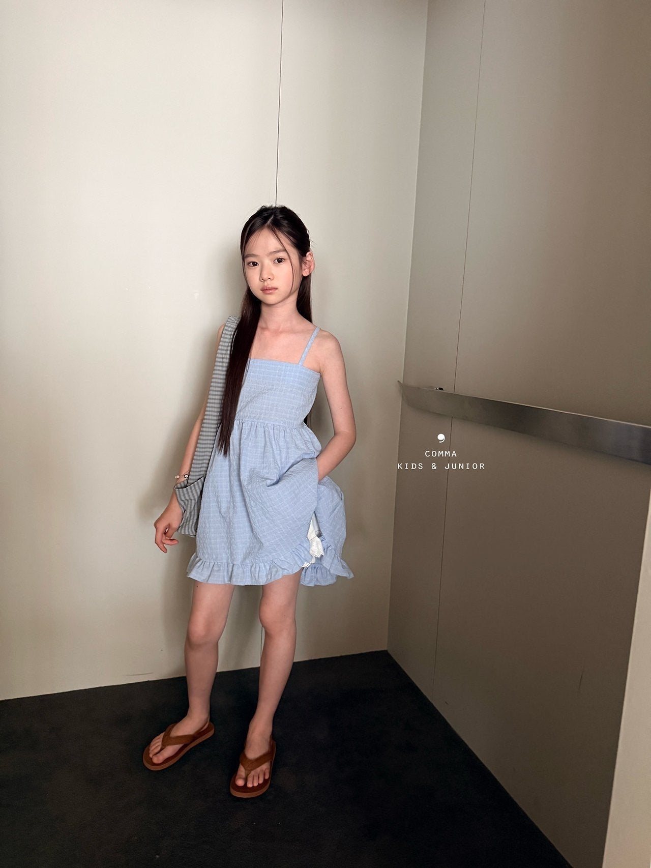 ［comma］Check back open one-piece