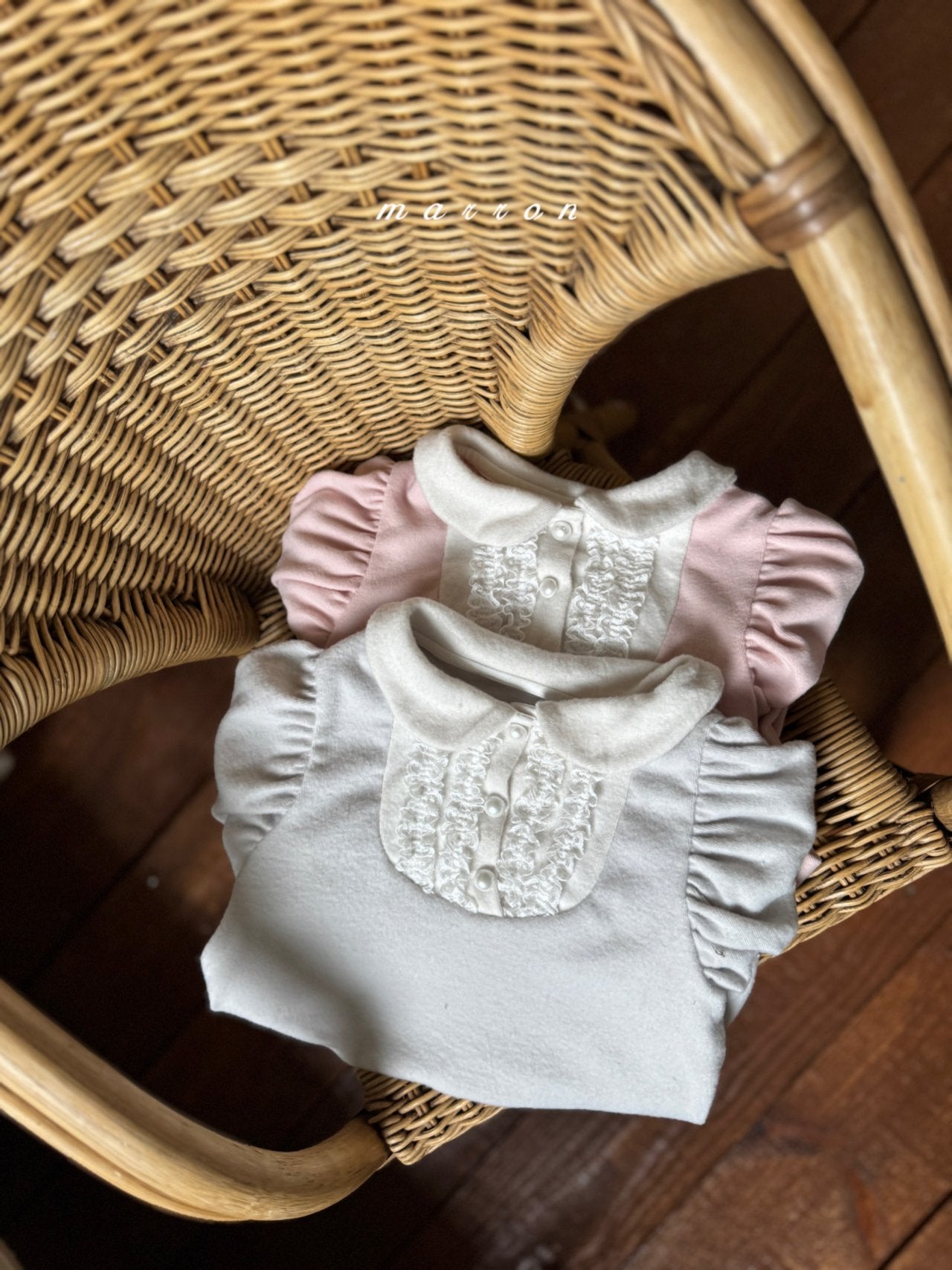 ［marron］Schwarz rompers