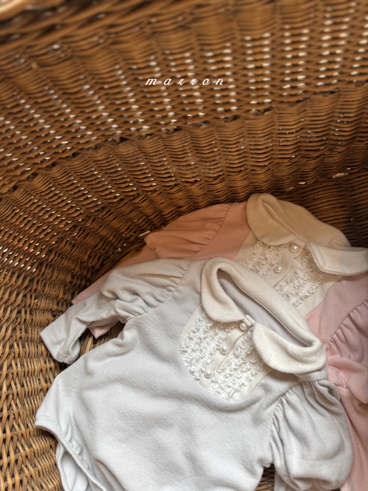 ［marron］Schwarz rompers