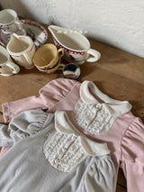 ［marron］Schwarz rompers