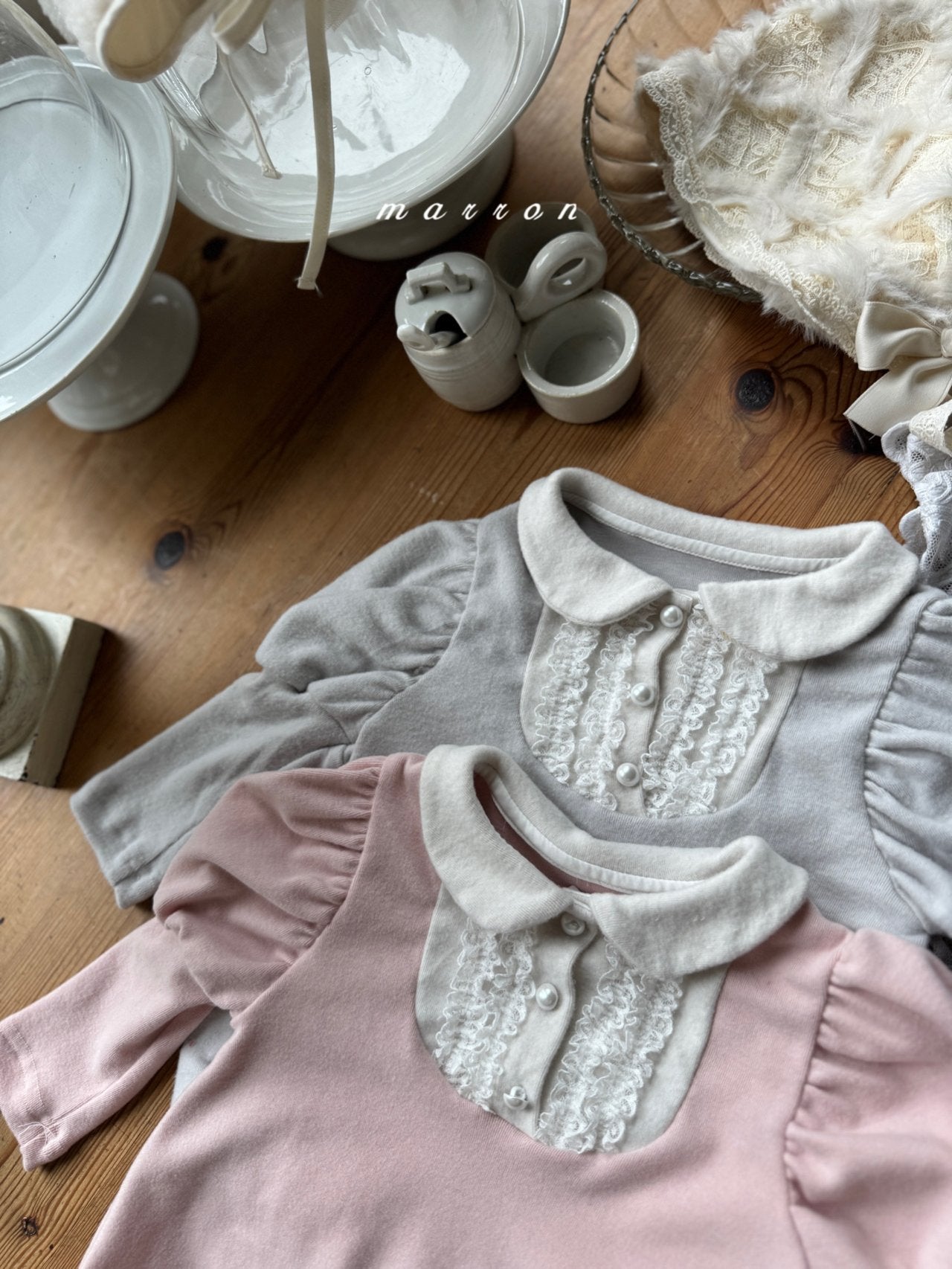 ［marron］Schwarz rompers