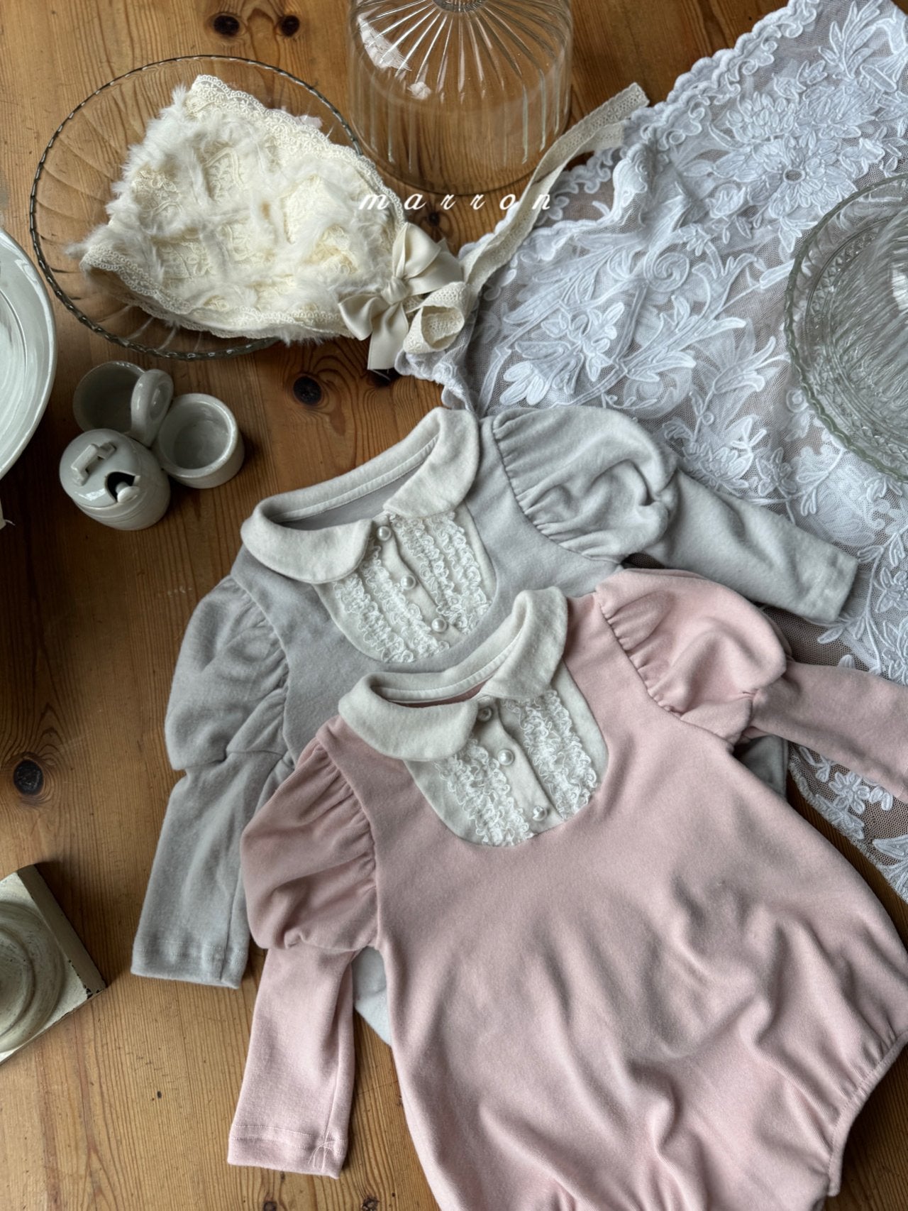 ［marron］Schwarz rompers