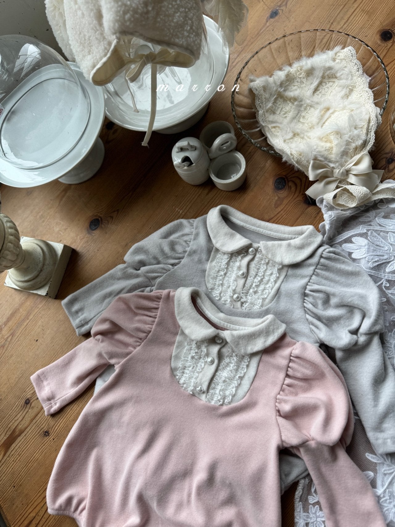 ［marron］Schwarz rompers