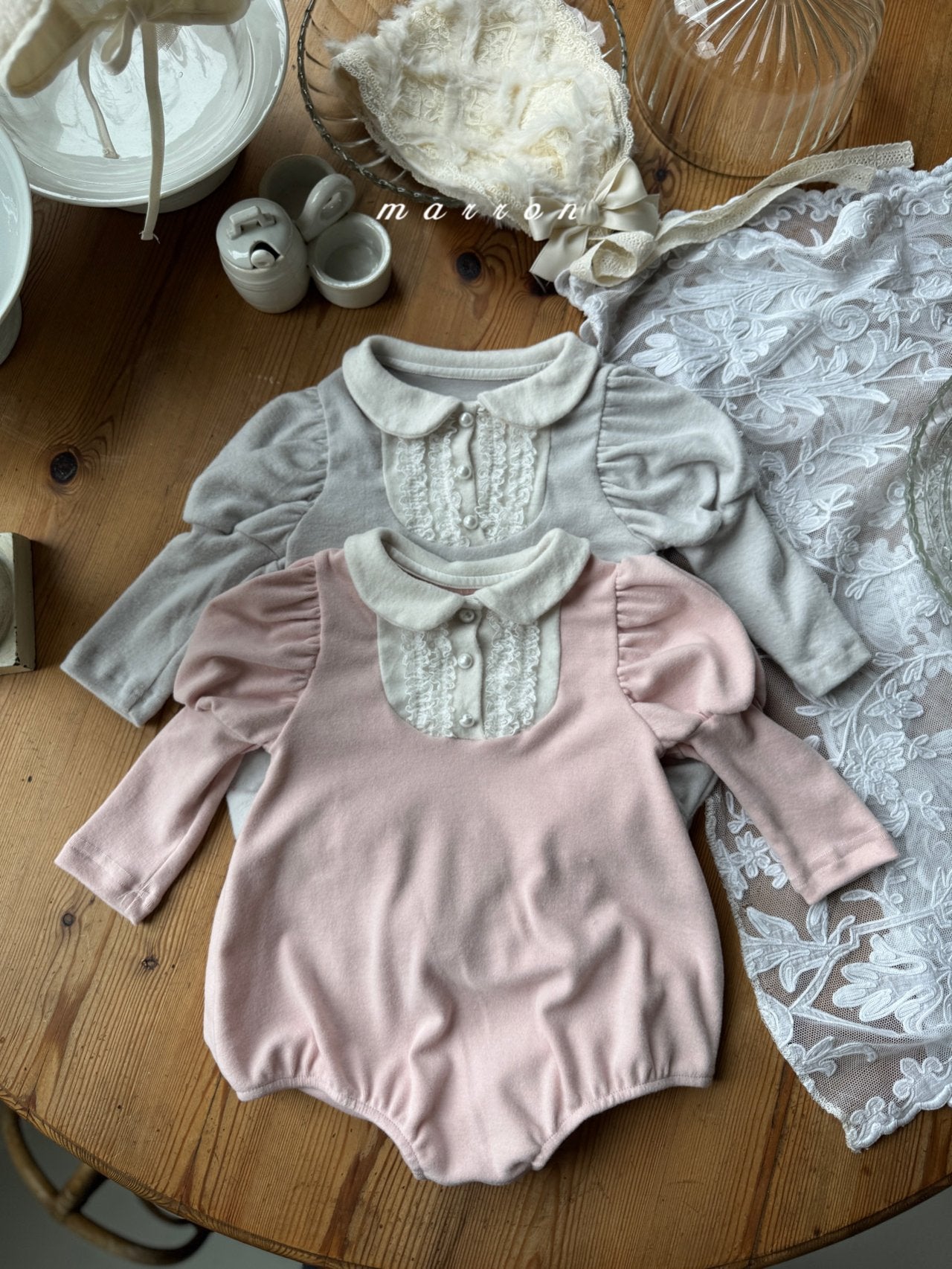 ［marron］Schwarz rompers