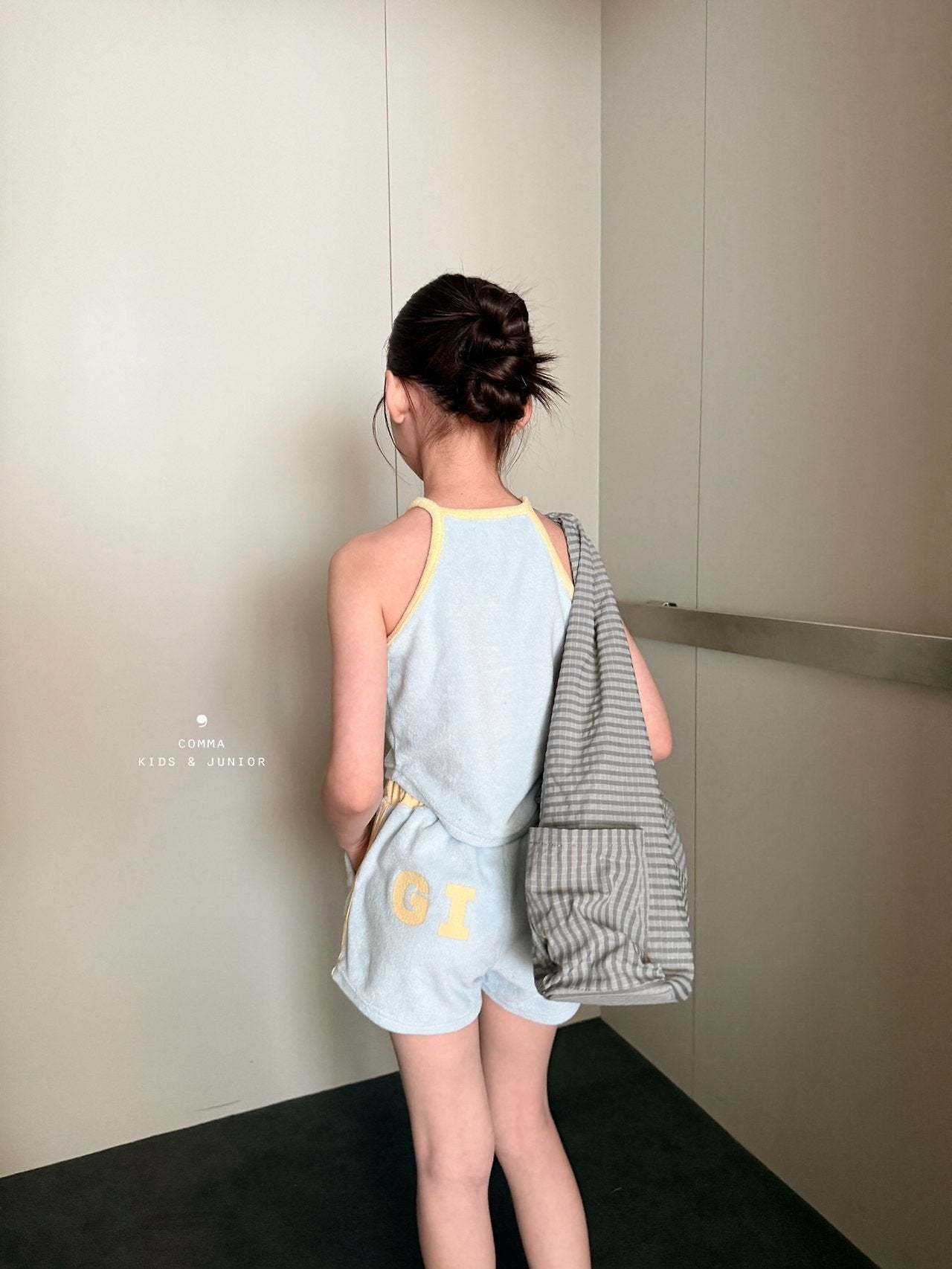 ［comma］Two tone halter camisole