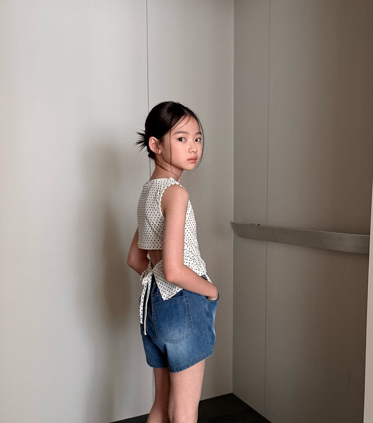 ［comma］Back open dot tee