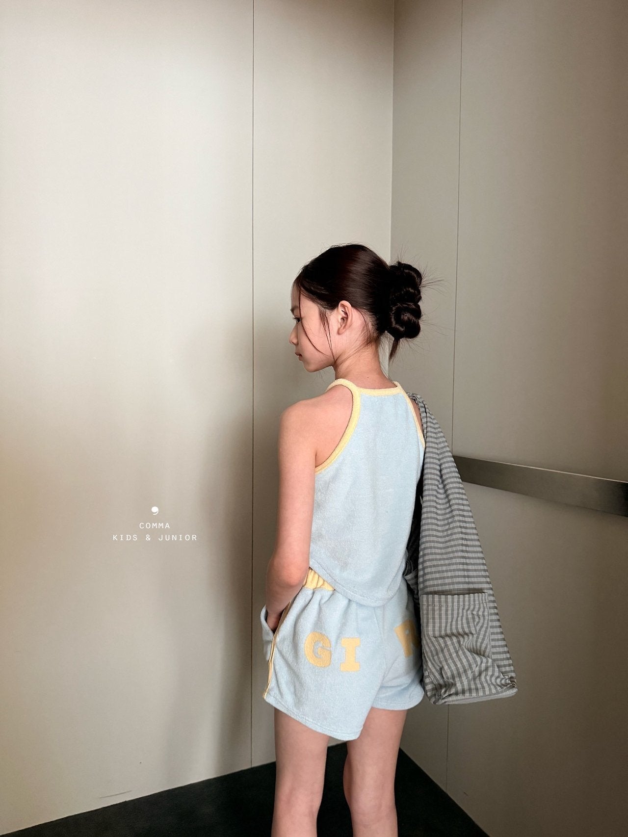 ［comma］Two tone halter camisole