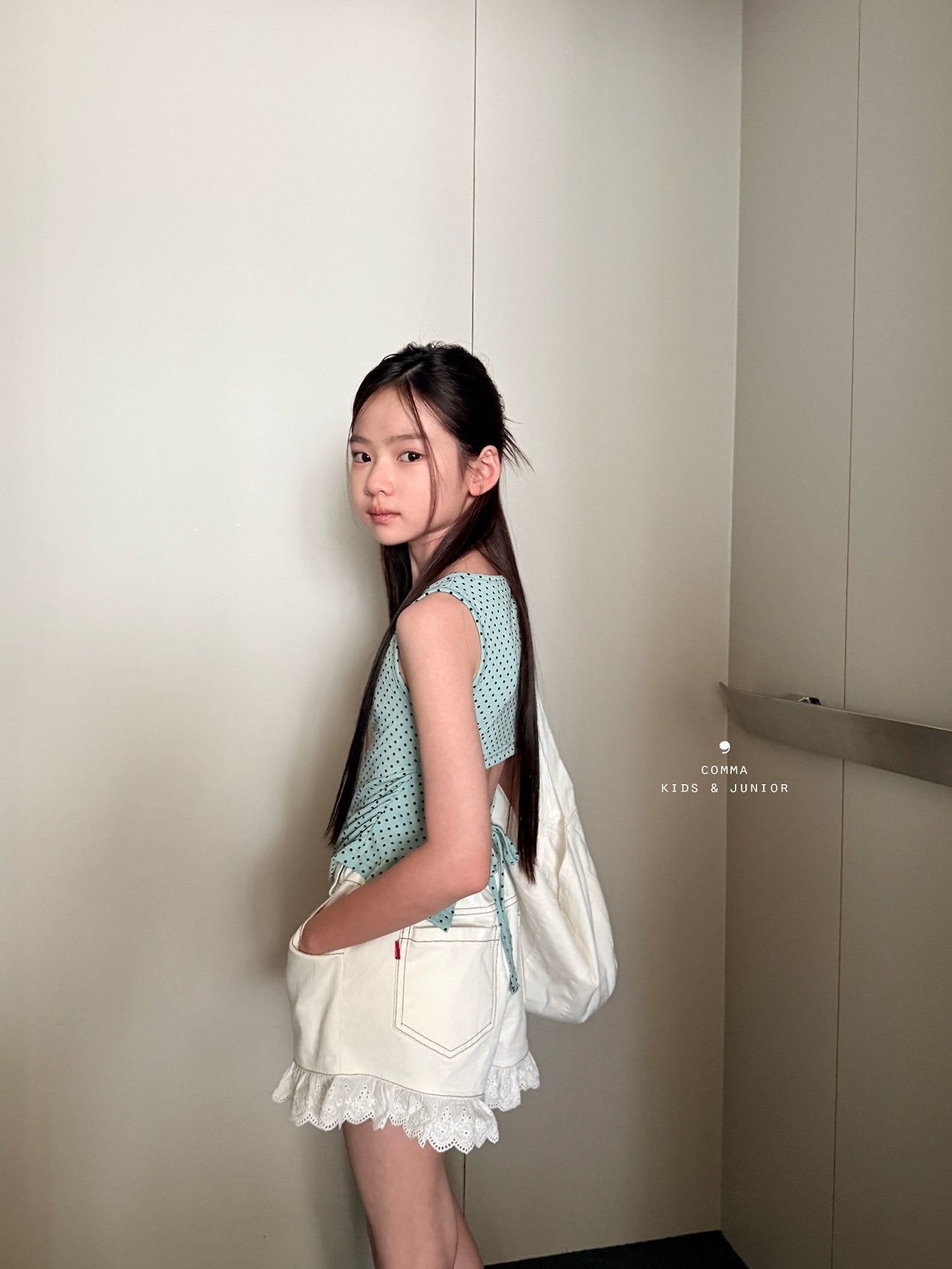 ［comma］Back open dot tee