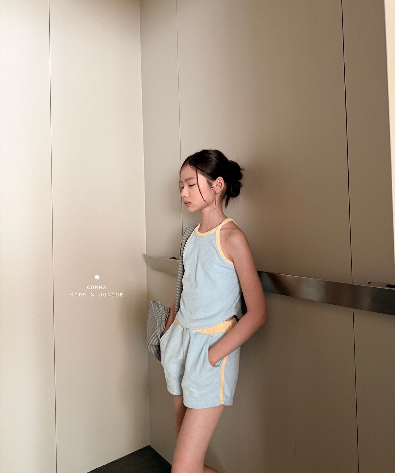 ［comma］Two tone halter camisole