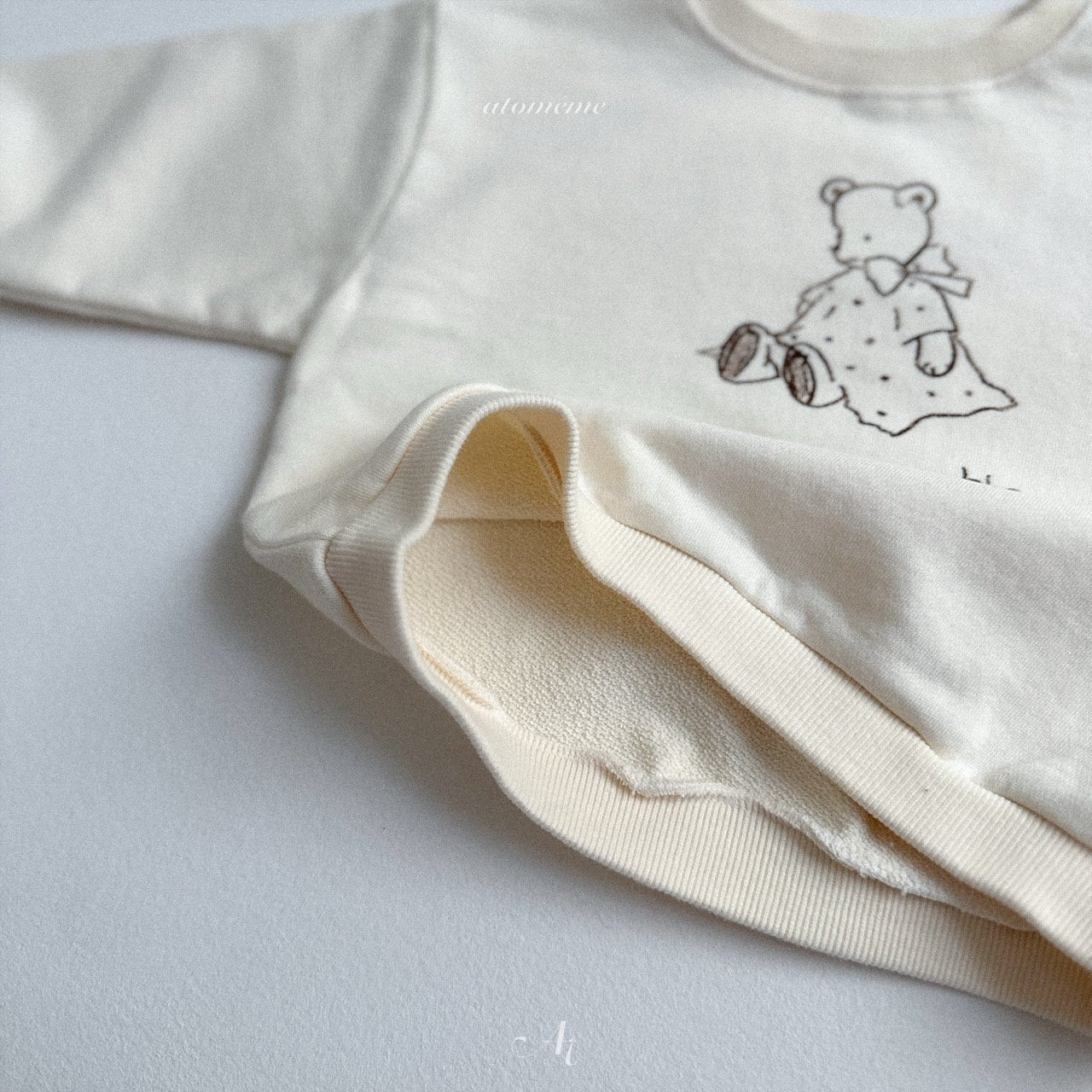 [atomeme] Enni sweatshirt