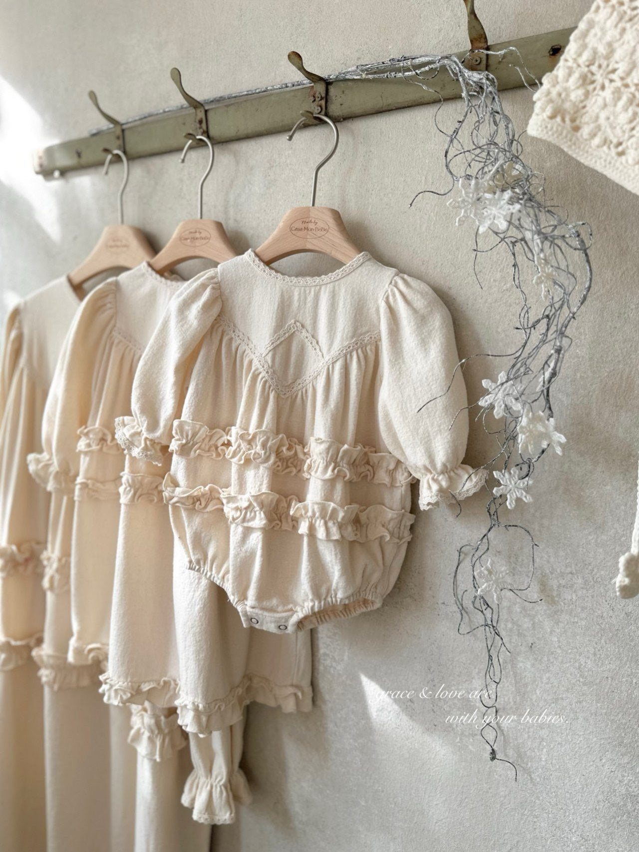 ［monbebe］Merlin frill rompers