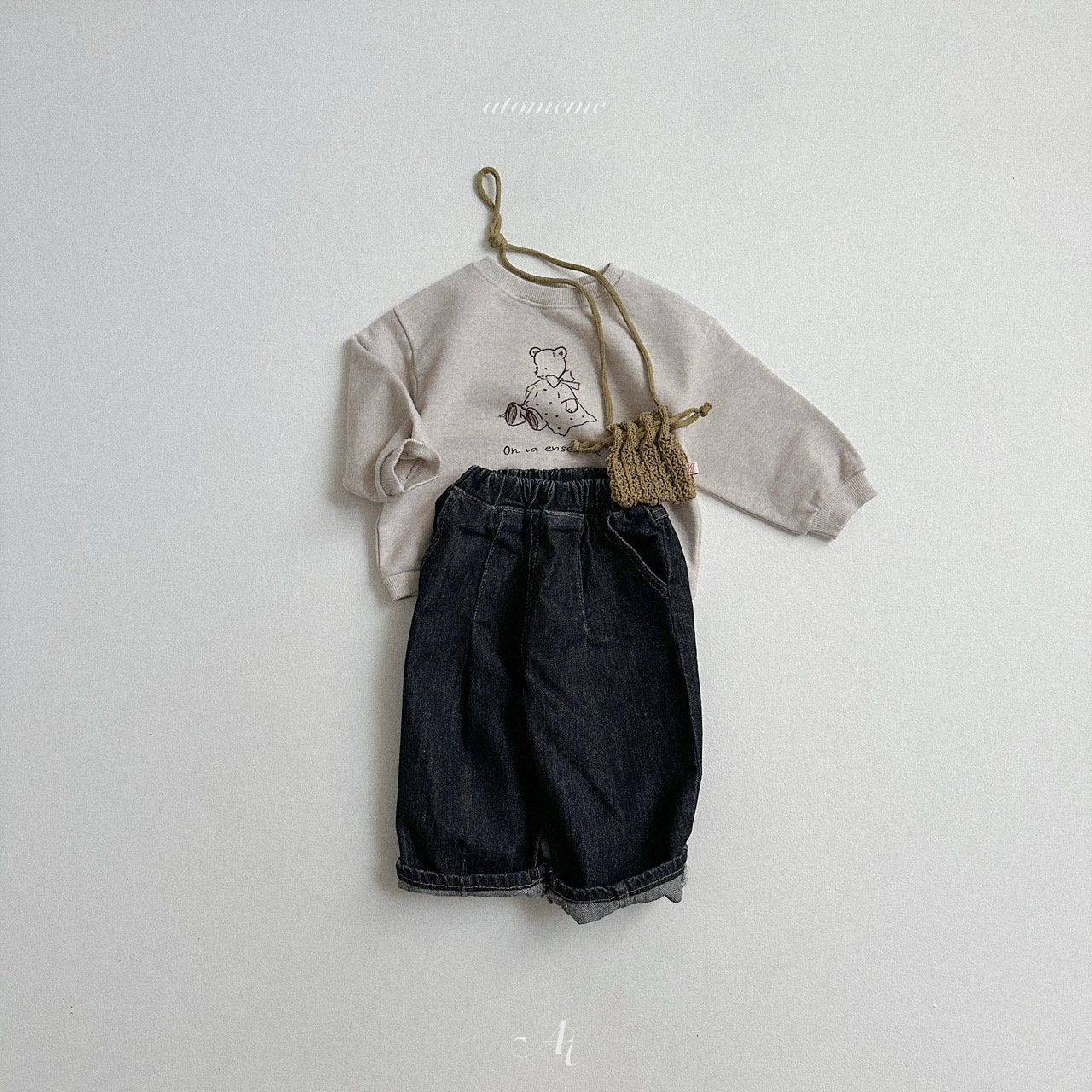 [atomeme] Enni sweatshirt