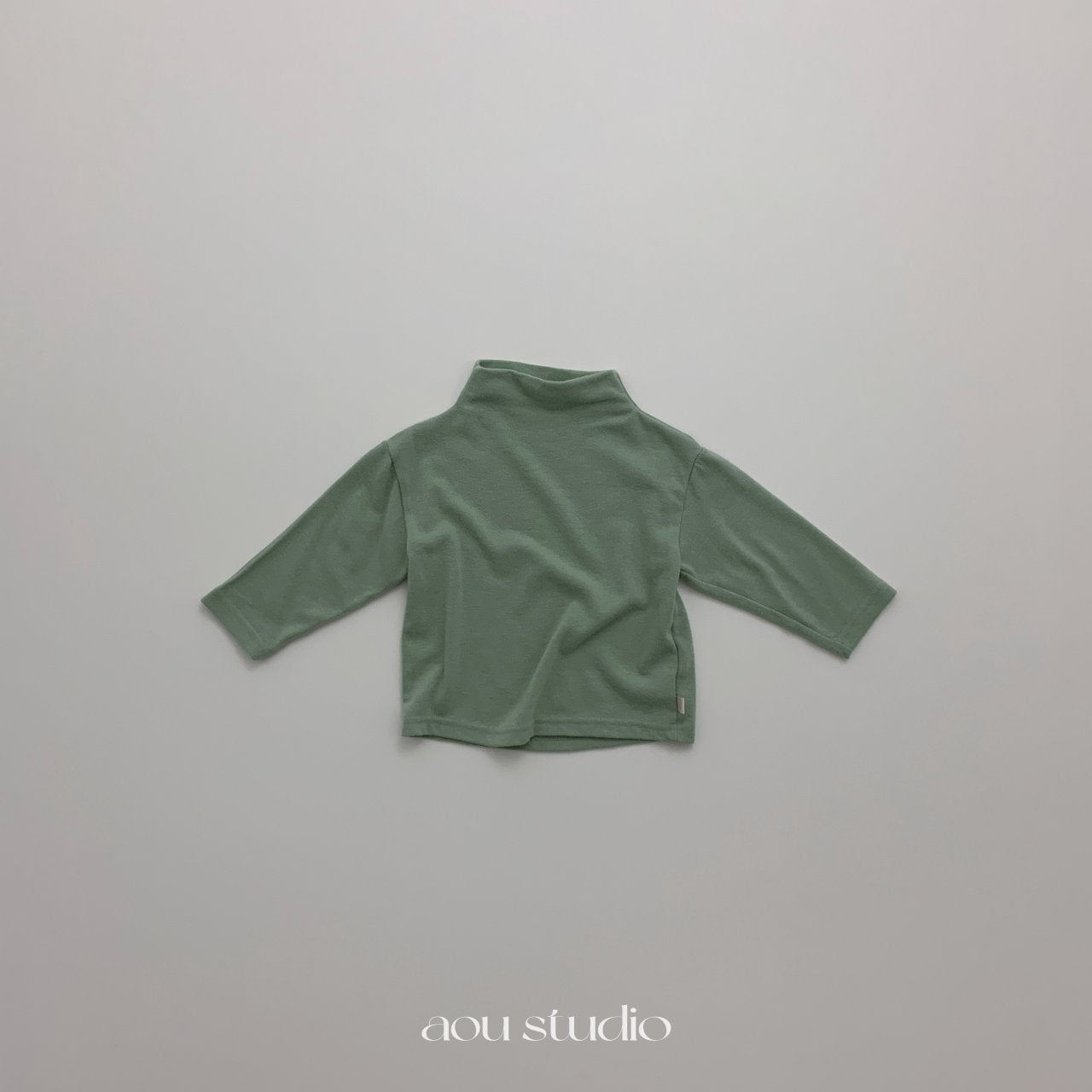 ［aou studio］Pompom mock neck