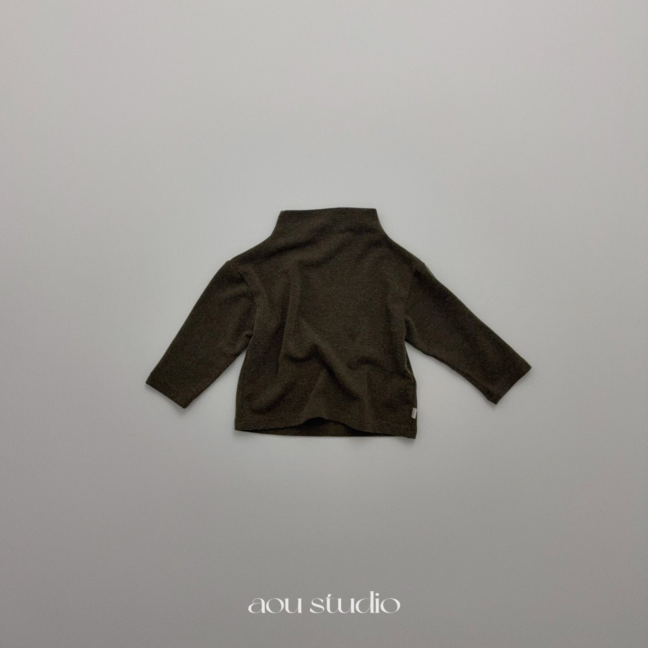 ［aou studio］Pompom mock neck