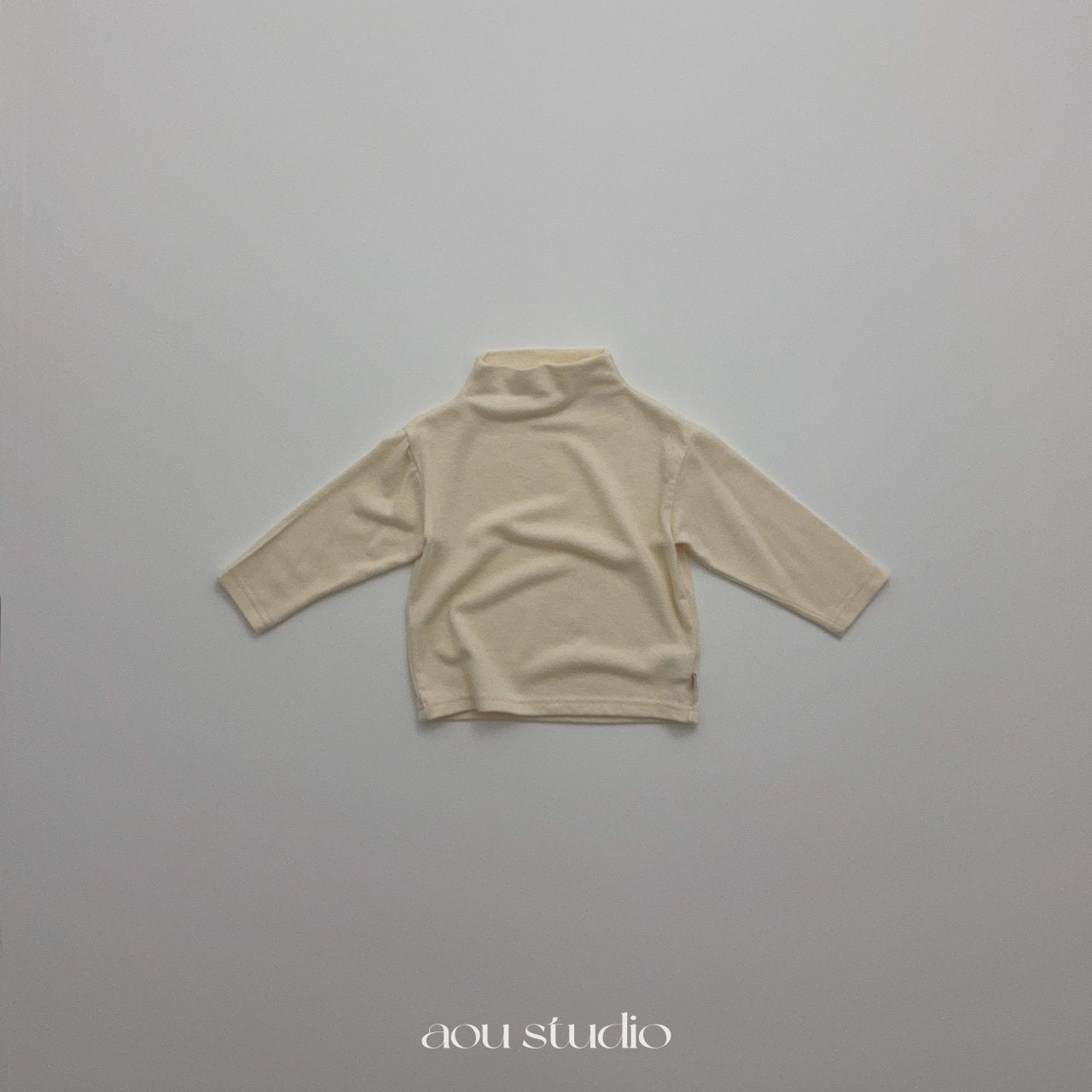 ［aou studio］Pompom mock neck