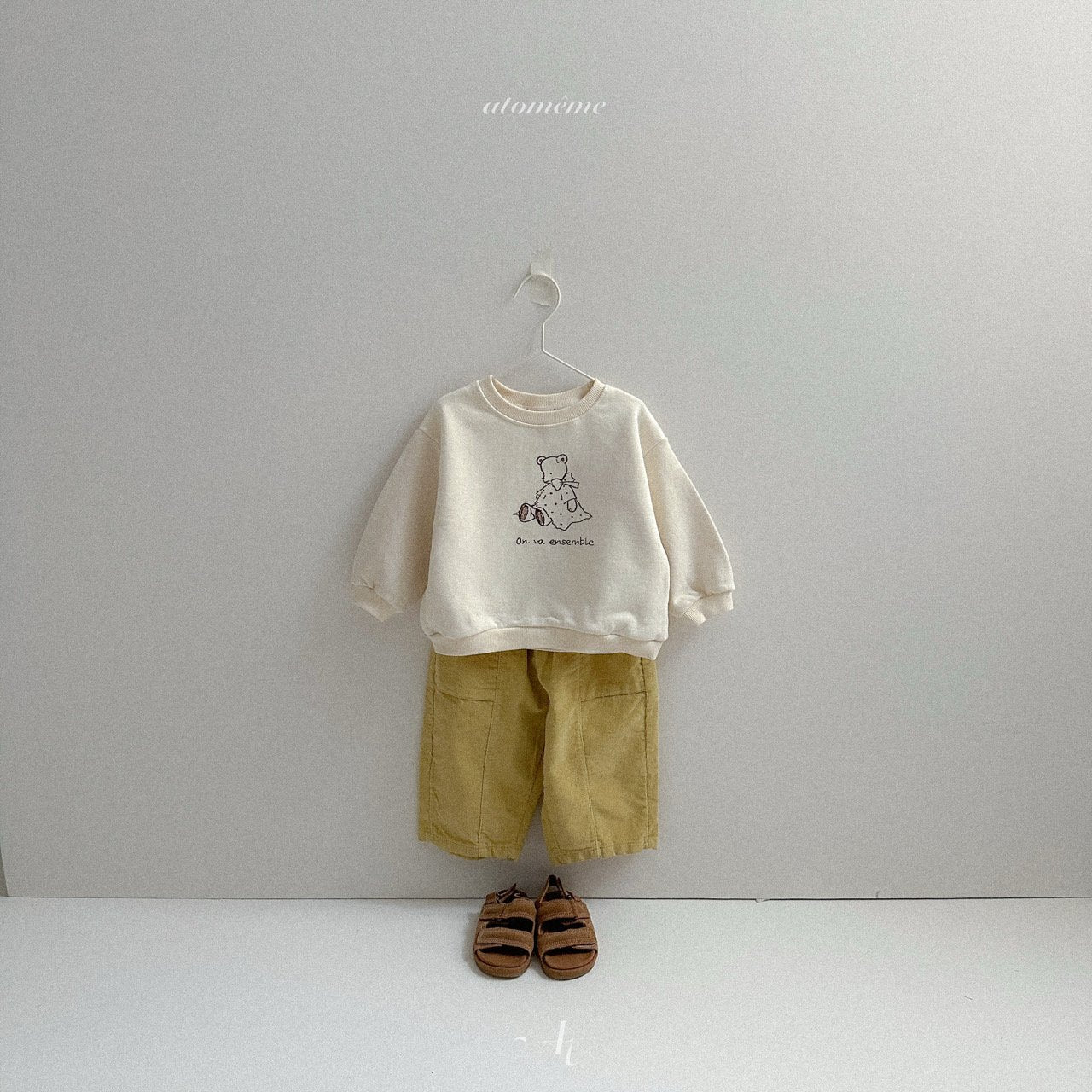 [atomeme] Enni sweatshirt