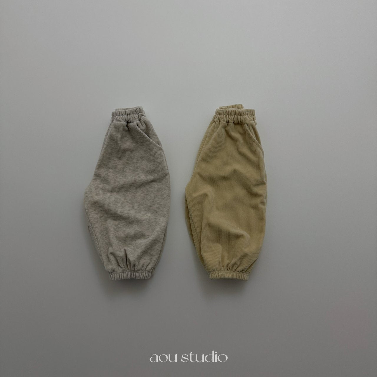 ［aou studio］Cream jogger pants