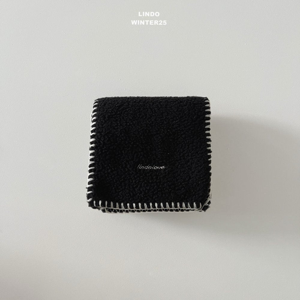 ［LINDO］Mellow embroidery muffler
