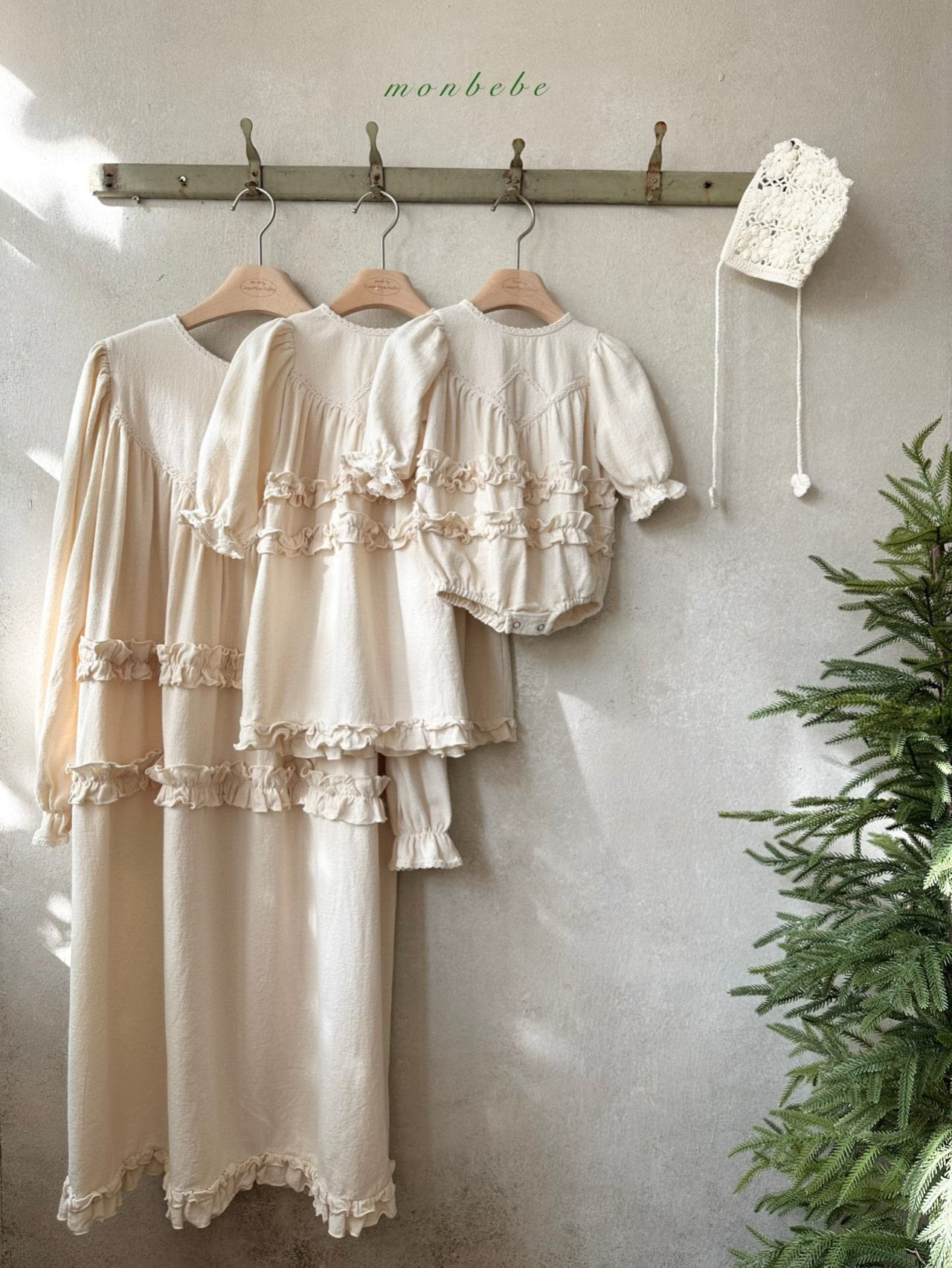 ［monbebe］Merlin frill rompers