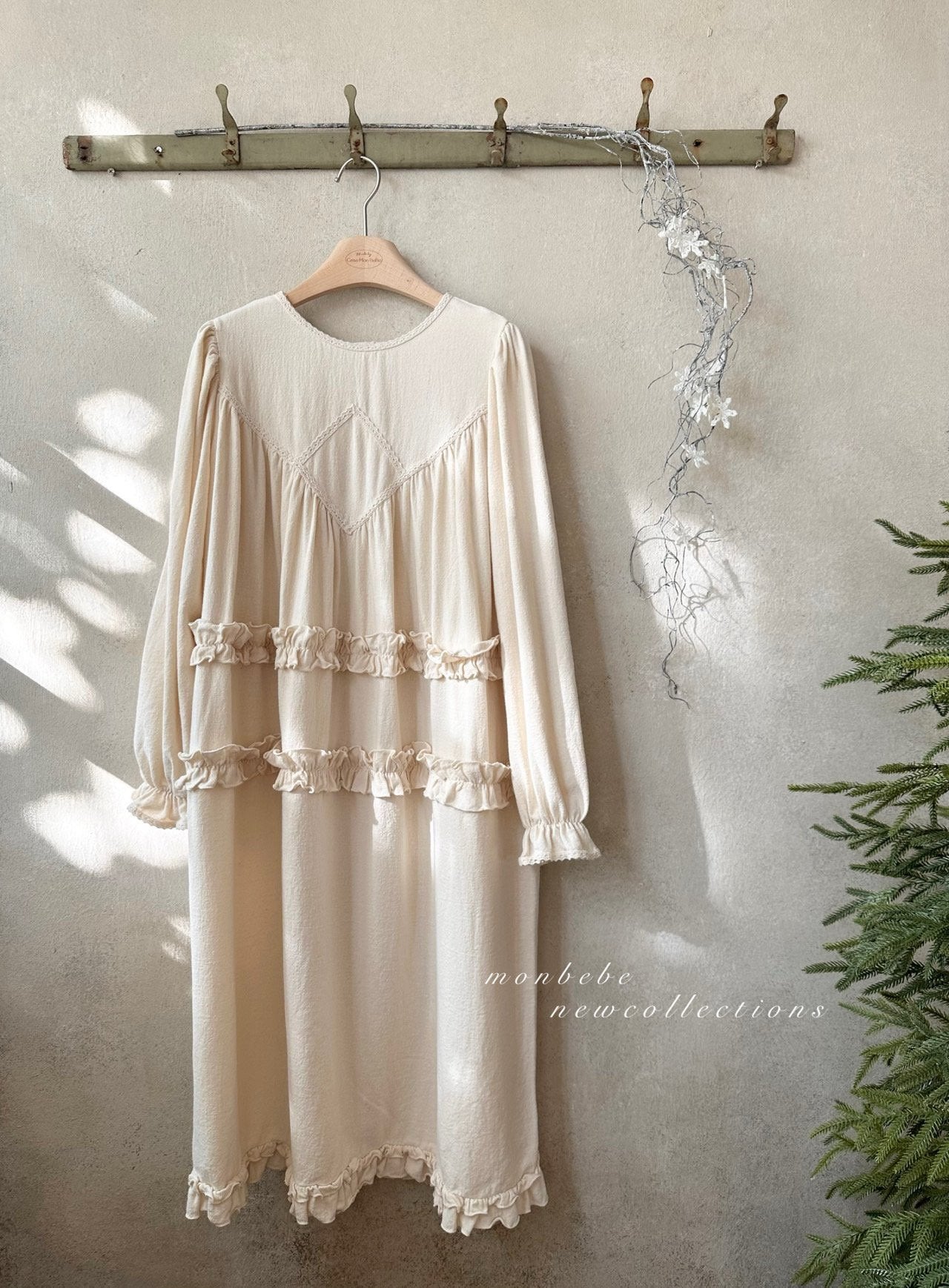 ［monbebe］Merlin frill one-piece (adult)