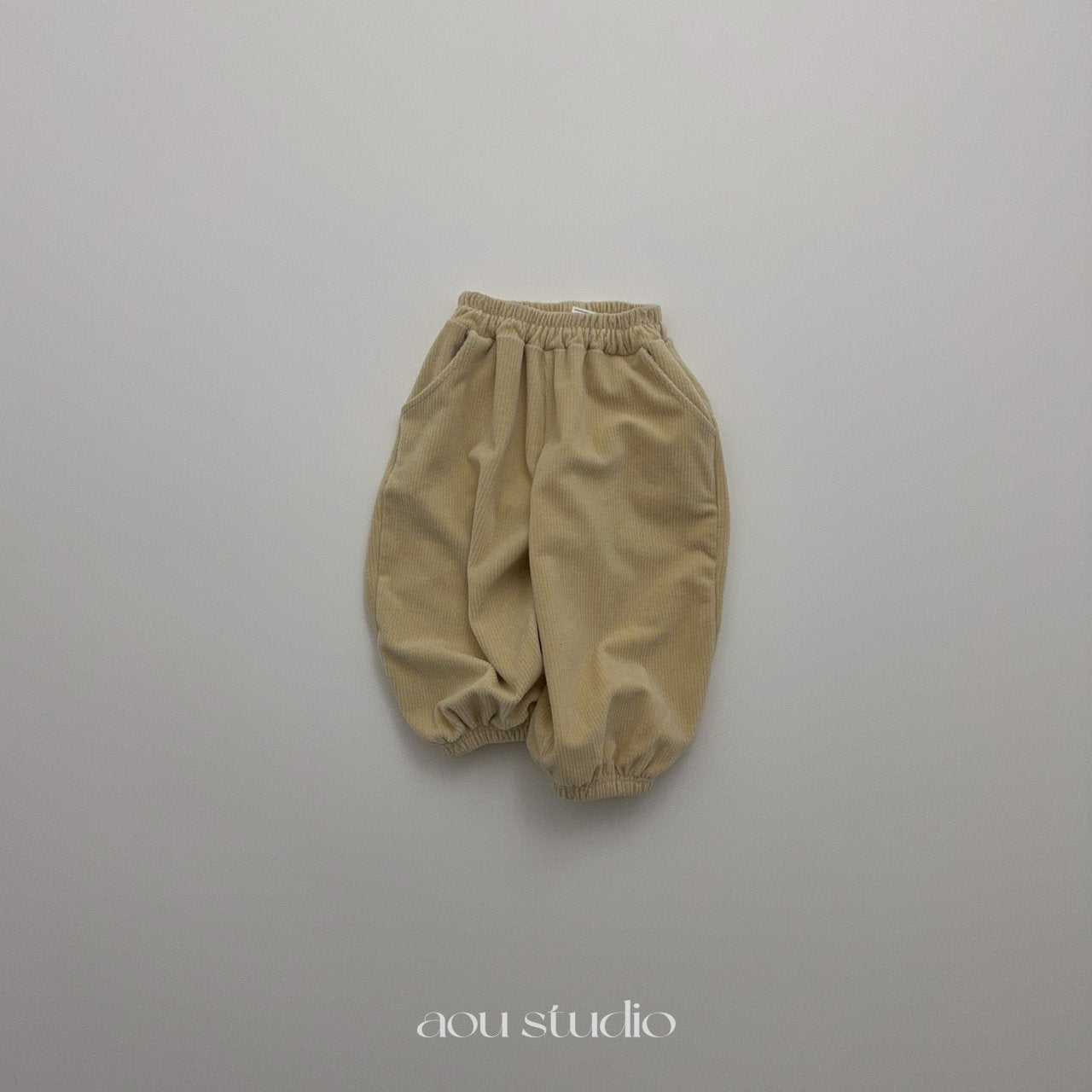 ［aou studio］Cream jogger pants